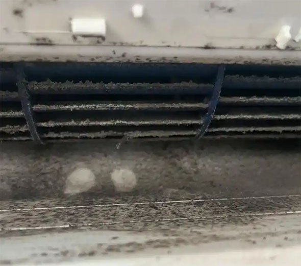 通州空调吹的风有股烧焦味是怎么回事